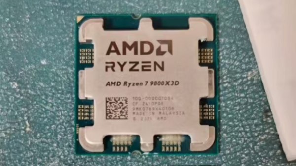 开盖王师傅重出江湖？近期出现多个AMD RYZEN 7 9800X3D换盖假货事件 – 蓝点网