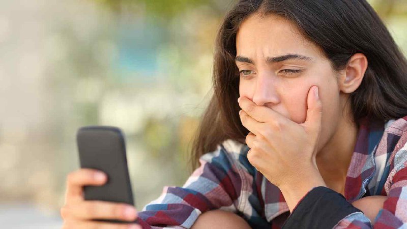 Facebook 喊用户主动上传裸照，为了不让你成为「艳照门」主角