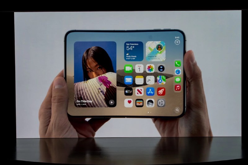 苹果首款折叠屏手机 iPhone Duo 外观正式亮相