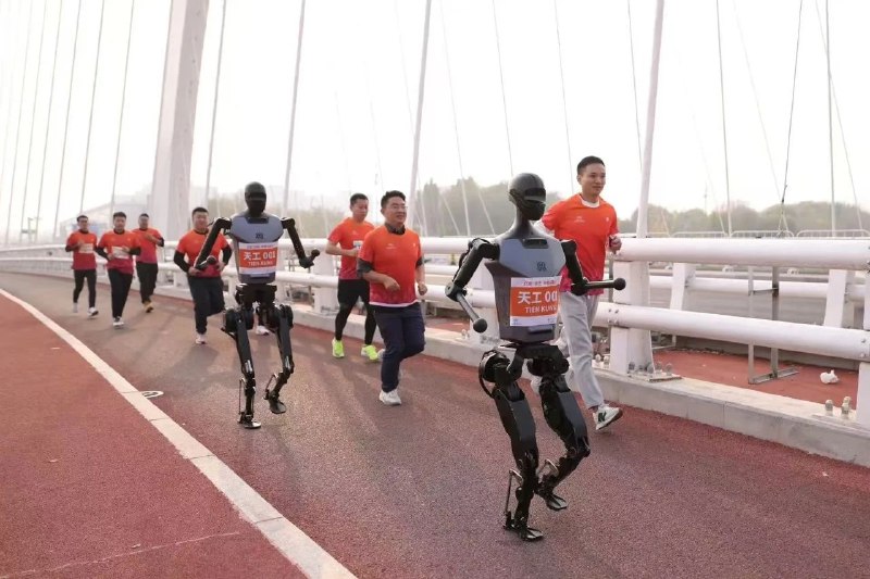 全球首个人形机器人马拉松比赛拟于4月在北京亦庄举办，与运动员共跑半马