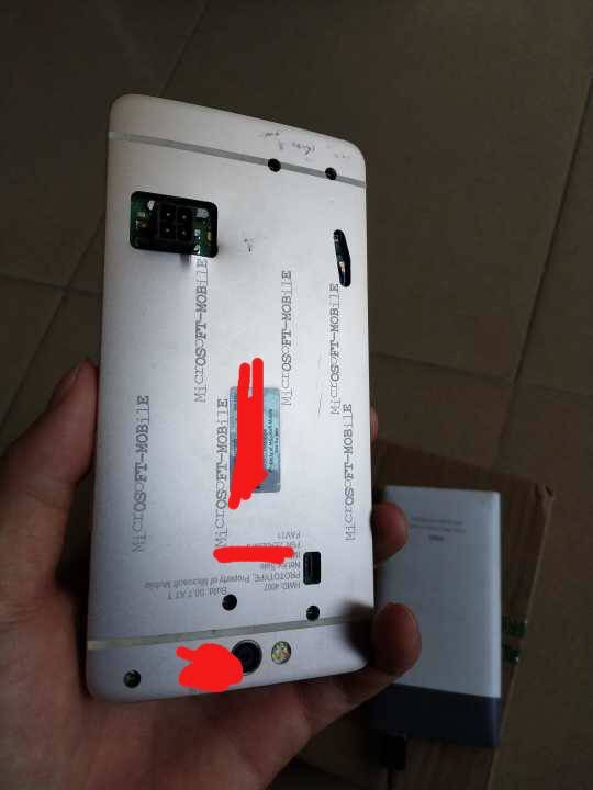 被微软砍掉的Lumia 960↑被微软砍掉的Lumia 960↑