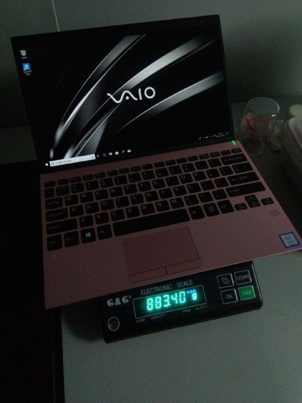 VAIO SX12安利我老板娘买的硬要说这机器有什么问题的话，电池有点小，没有 Thunderbolt，触摸板面积像十年前的机器