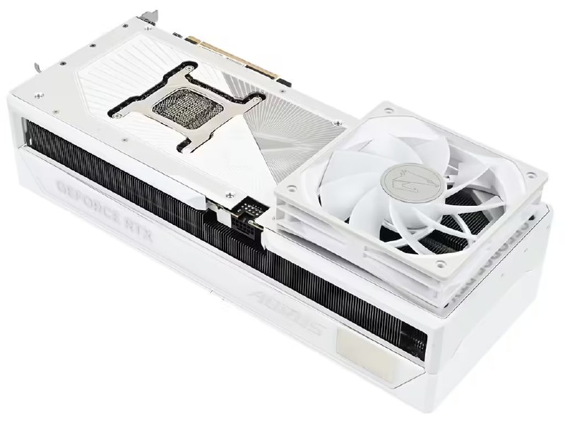 背部风扇渐成旗舰显卡潮流：技嘉 AORUS RTX 5090/5080 MASTER 可加装第四风扇